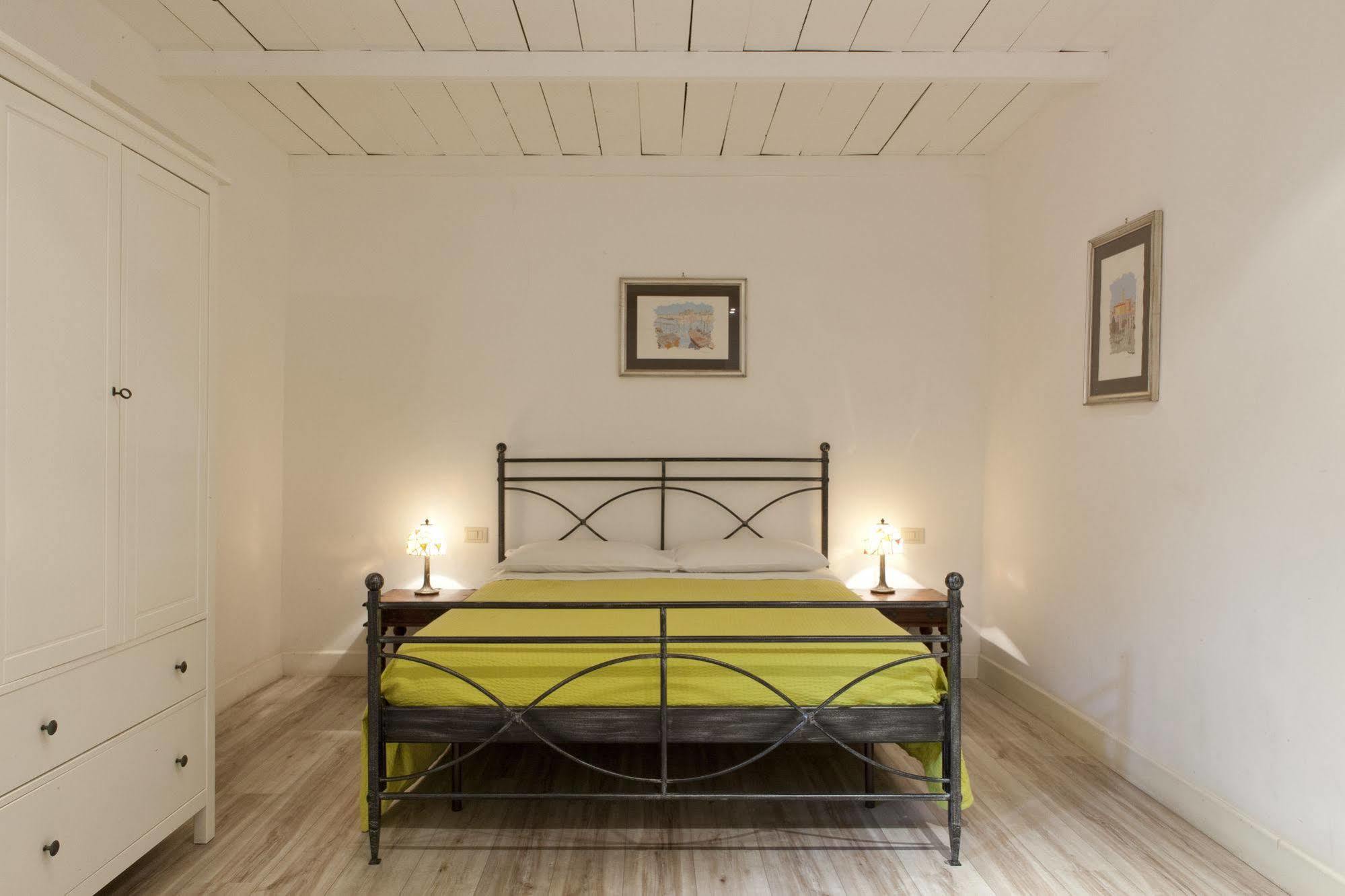 Santi Quattro Al Colosseo Bed & Breakfast Roma